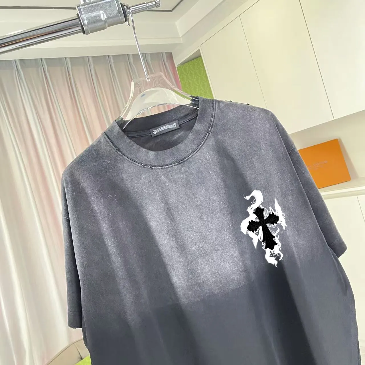 🅿️190 ch Crow* 2025 summer new style, washed, distressed, spray-painted, Sanskrit cross print, short-sleeved T-shirt, customized fabric 320g, same style for men and women, size: S M L XL XXL five sizes, color: black, white, gradient black, gradient red